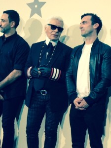 3_KARL LAGERFELD AND NICOLAS GHESQUIEÌ€RE SHARE A JOKE AT THE RECENT  LVMH YOUNG FASHION DESIGNER PRIZE