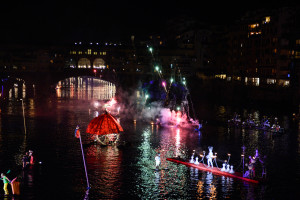 Pic 2 CAPTION The water pageant on the River Arno