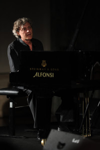 Dimitri Naiditch performing